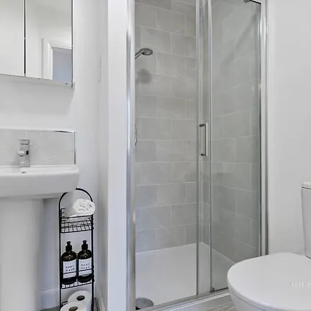 Apartment Luxury Centre 2 Bed Retreat - Sleeps 4 - Free Parking *