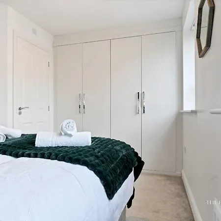Apartment Luxury Centre 2 Bed Retreat - Sleeps 4 - Free Parking
